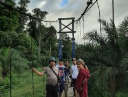 Polsek Tumbang Titi Gotong Royong Di Makam Uti Usman Bin K H M Said