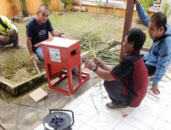 Dorong Kegiatan Ekonomi Mikro di Kecamatan Sekayam Sanggau, PLN Bantu Pengadaan Mesin Produksi