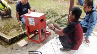 Dorong Kegiatan Ekonomi Mikro di Kecamatan Sekayam Sanggau, PLN Bantu Pengadaan Mesin Produksi