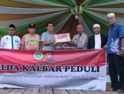 Pemberian Bantuan Sosial Polda Kalbar Dirangkaikan Peringatan Maulid Nabi Di Pemangkat