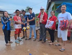 DPD PSI Ketapang Serahkan Bantuan Alat Olahraga di Desa Jago Bersatu