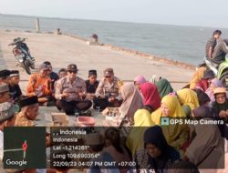 PERSONIL POLSEK PULAU MAYA KARIMATA IKUT DOA BERSAMA DI PELABUHAN TANJUNG SATAI