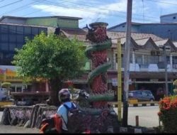 Pasien Rumah Sakit Jiwa Rusak Monumen Adat Tugu Tolak Bala