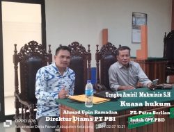 Hakim molor Sidang ditunda.