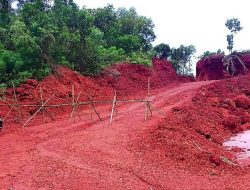 Jalan Akses CV.Joss Kendawangan Diportal pemilik tanah