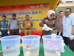 Kejaksaan Negeri Ketapang memusnahkan barang bukti hasil dari 52 kasus yang telah berkekuatan hukum tetap