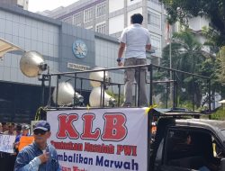 Puluhan Wartawan Demo Kantor PWI Desak KLB