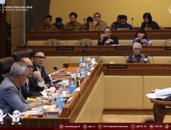 Komisi II DPR, bersama Kementerian Dalam Negeri, KPU, Bawaslu dan DKPP menyetujui Tiga Rancangan PKPU