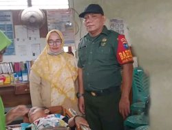 Babinsa Kelurahan Sampit Dampingi Kegiatan PMT .